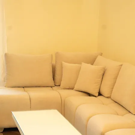 Kristo Apartment